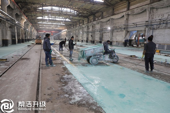 现浇水磨石地坪施工中 现浇水磨石地坪施工中